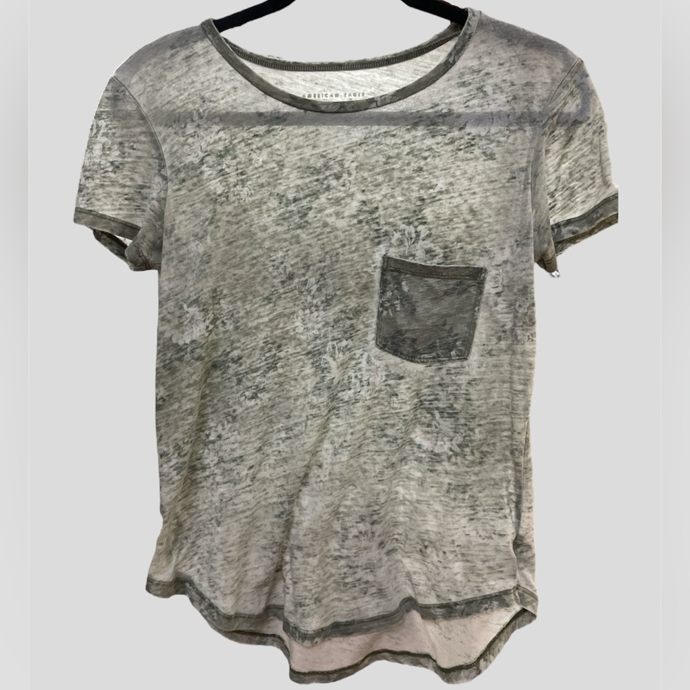 American Eagle Women’s Size XS Lightweight Floral Green Short Sleeve Shirt